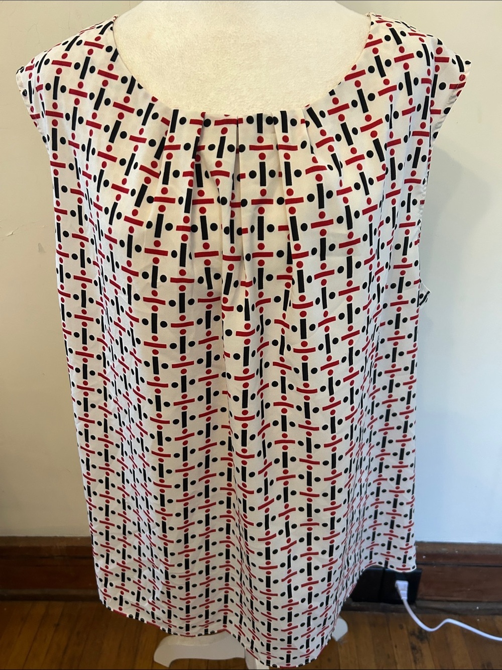 Talbots white with black and red design Sleeveless blouse Size 3X EUC